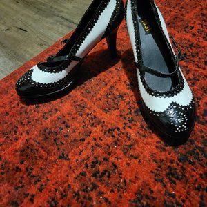 1031 Black and White Oxford Style Heels Shoes Women's Size 7/8